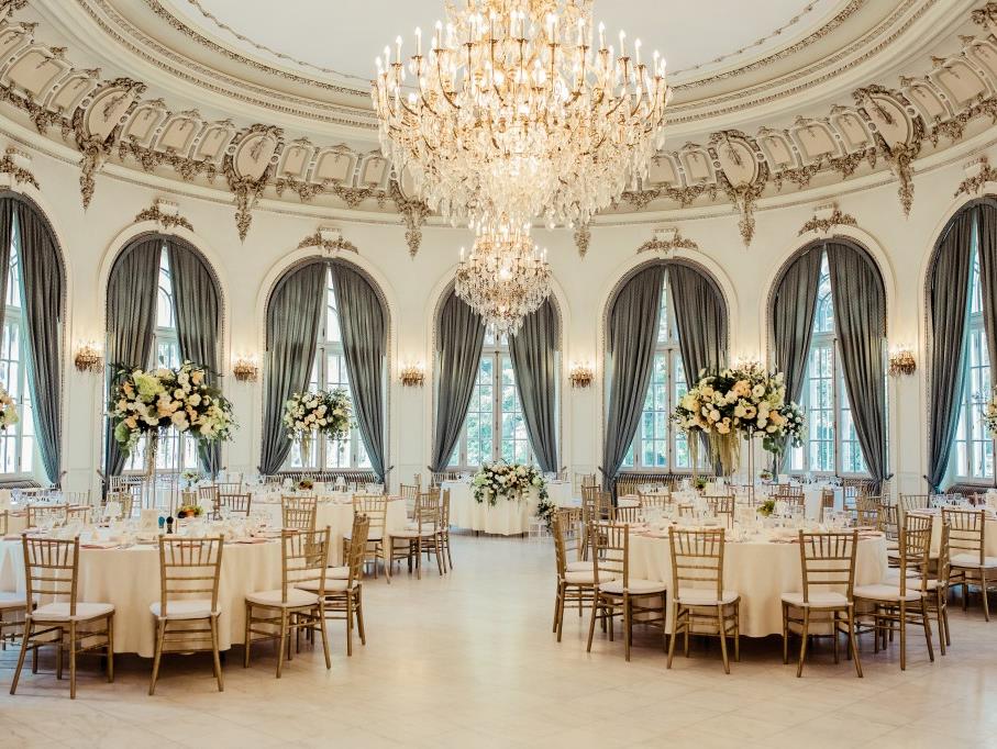 Ballroom complet decorat